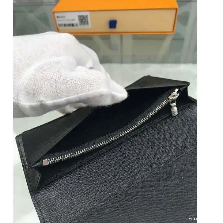 Official Brother Sam LV 19T1L0584 Bags 0731